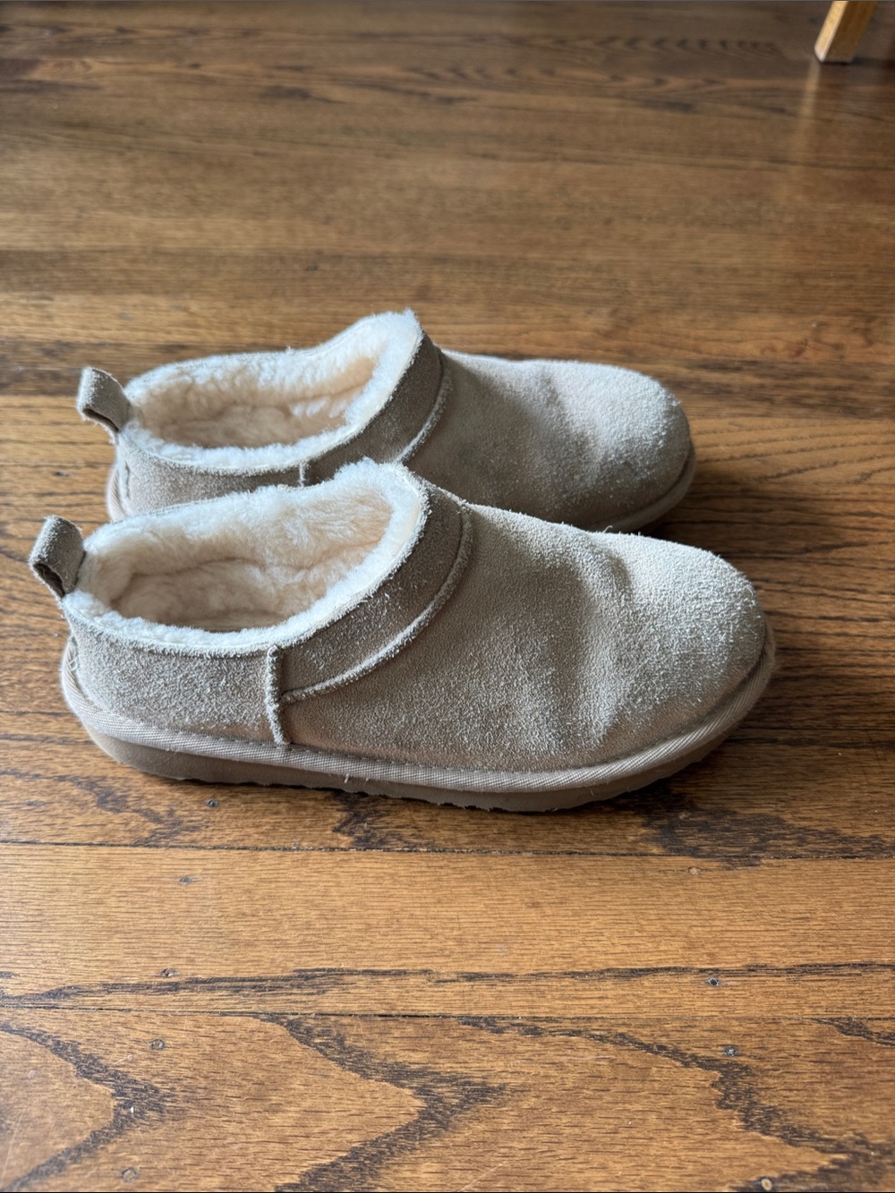 UGG Kids slip-on shearling-lined booties — tan